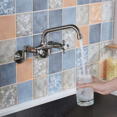 Montaggio a parete del rubinetto della cucina, rubinetto a parete in nichel spazzolato da 3" a 9" diffusione regolabile